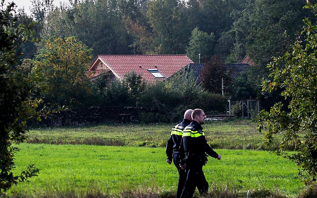 Politie bij de boerderij in Ruinerwold. beeld ANP