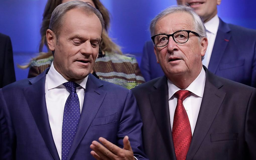 Donald Tusk, voorzitter van de Europese Raad (links), en Jean-Claude Juncker, president van de Europese Commissie. beeld EPA