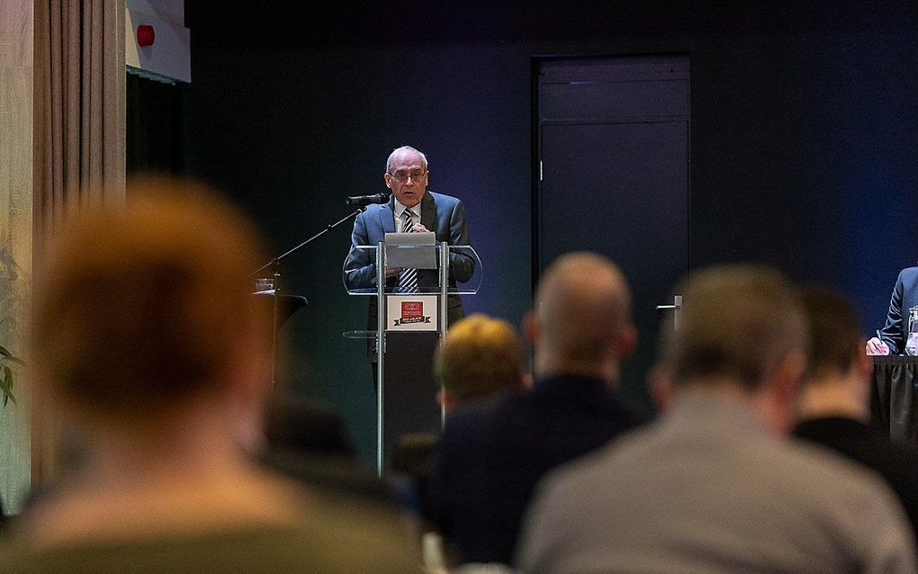 Dr. A. A. A. Prosman spreekt dinsdag tijdens de ontmoetingsmiddag in Nijkerk van het hoofdbestuur van de Gereformeerde Bond (GB) in de Protestantse Kerk in Nederland. beeld André Dorst