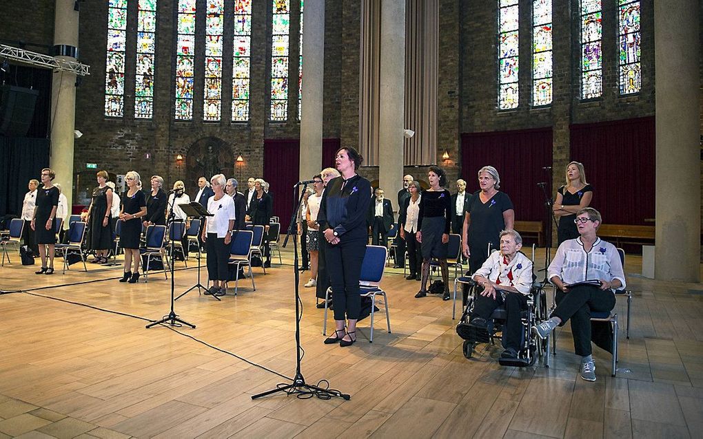 Filmopnamen van ”Erbarme dich” van de Participatiekoren Haarlem, Bergen en Schiedam op 16 september in de Cultuurkoepel van Heiloo. beeld Zan van Alderwegen