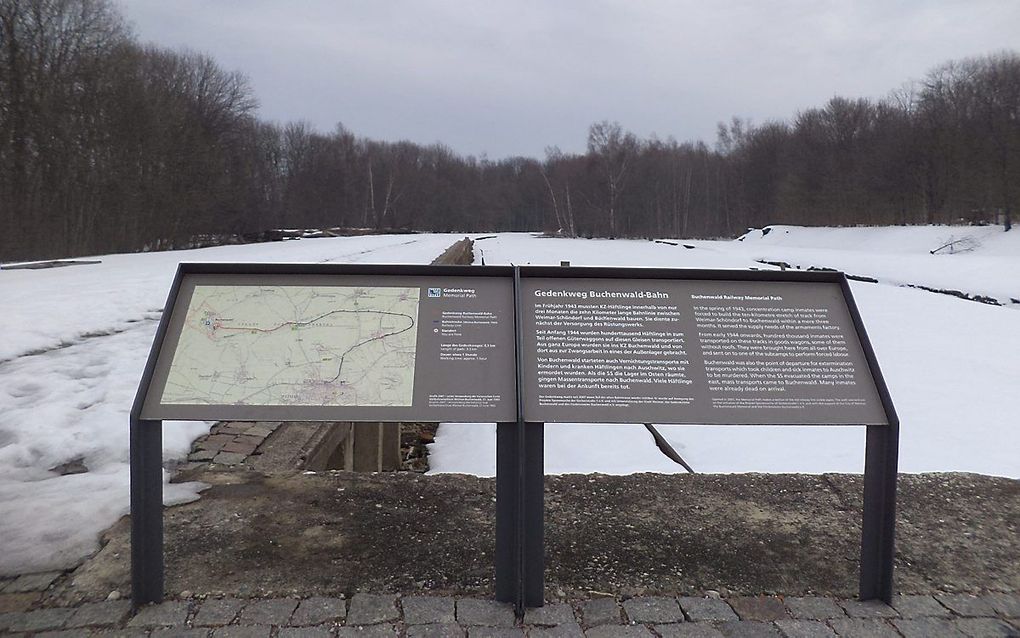 Was Gerhard Kittel een antisemiet? Zeker is dat zijn onderzoek naar het „Jodenvraagstuk” in nazi-Duitsland in bijzonder vruchtbare bodem viel. Op de foto het einde van de treinrails bij concentratiekamp Buchenwald. beeld RD