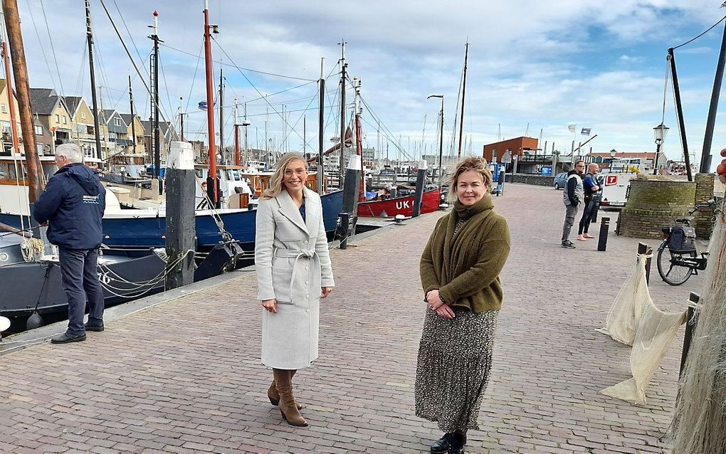 Caroline Schimmel met Maria Foppen tijdens de opnames van RD-documentaire 'GENACHT'. beeld RD