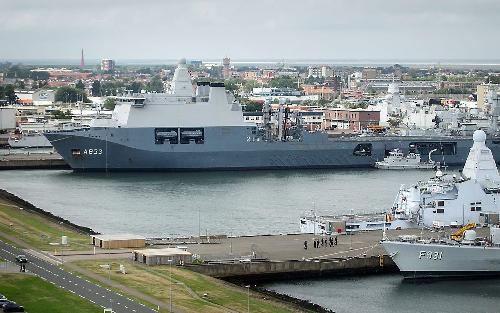 De inspectie en de marine strijden al twee jaar over een omgevingsvergunning voor afgemeerde marineschepen in Den Helder. beeld RD