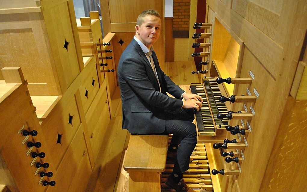 Organist Dirk Jan Versluis. beeld Aad de Ligt