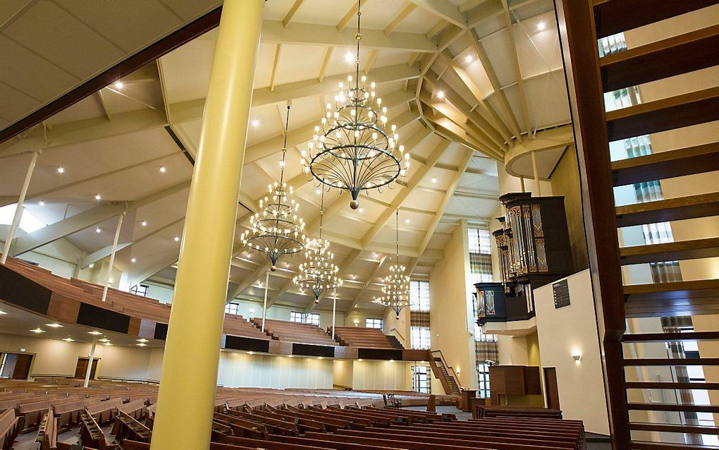 Het interieur van het kerkgebouw van de gereformeerde gemeente in Nederland te Barneveld. beeld RD, Anton Dommerholt