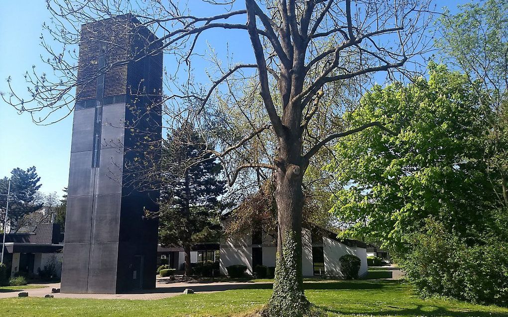 Exterieur van de Auferstehungskirche in Keulen , waar de NKiD-gemeente van Keulen-Bonn samenkomt. De Nederlandse Kerk in Duitsland (NKiD) is een onderdeel van de Protestantse Kerk in Nederland (PKN). Kerkordelijk gezien valt de NKiD onder de classis Gelde