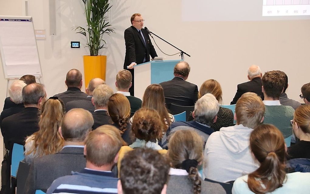 In Gouda had vrijdagavond een zendingsavond van de Gereformeerde Gemeenten in Nederland plaats. Achter de katheder: Alexander Thomson. beeld zendingscommissie ggiN Gouda