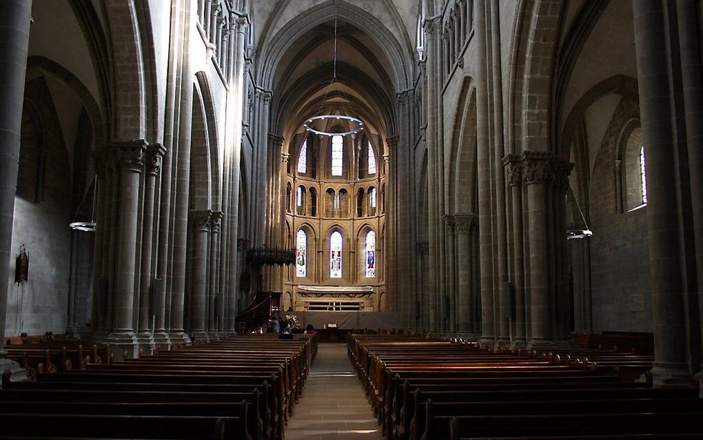 Het interieur van de Saint-Pierre in Genève. beeld RD