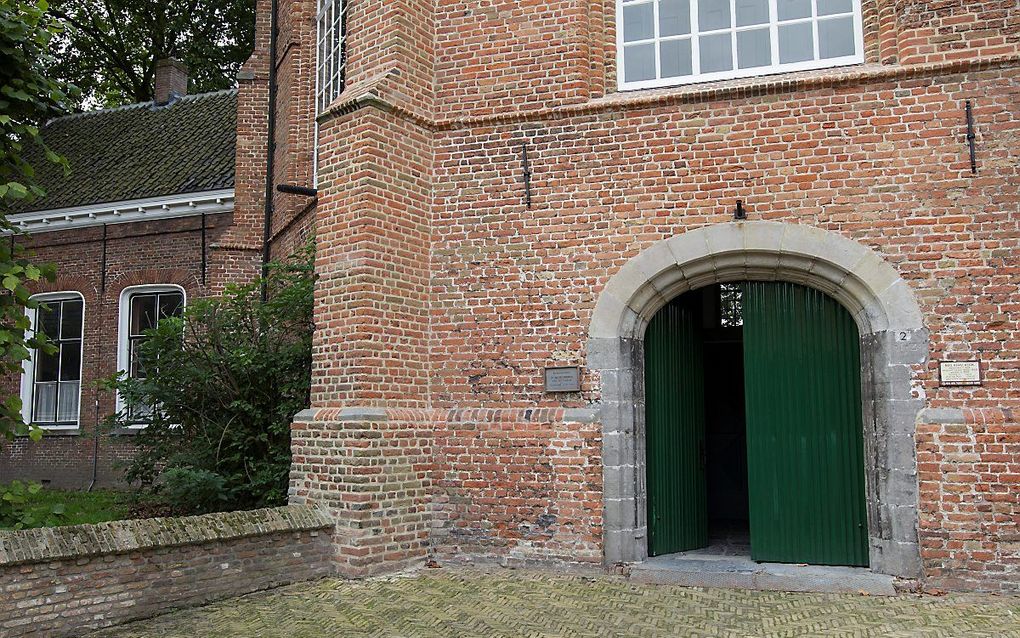 Open kerkdeur in IJzendijke. beeld RD, Anton Dommerholt