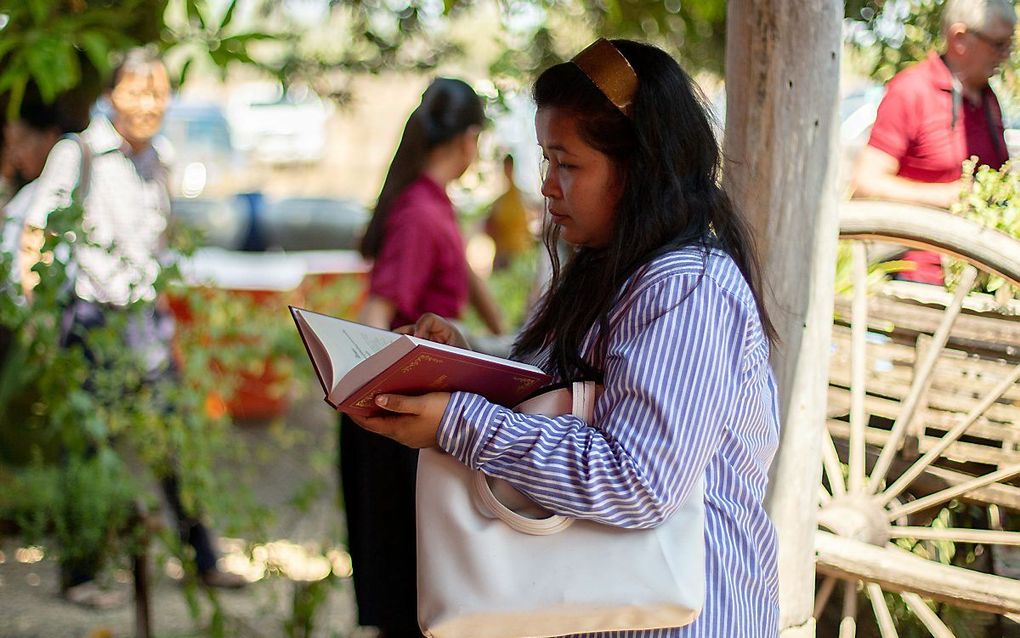 De Bijbel lezen in je moedertaal. beeld Wycliffe