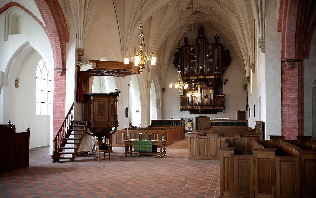 Interieur van de kerk in Loppersum in 2009. beeld Sjaak Verboom