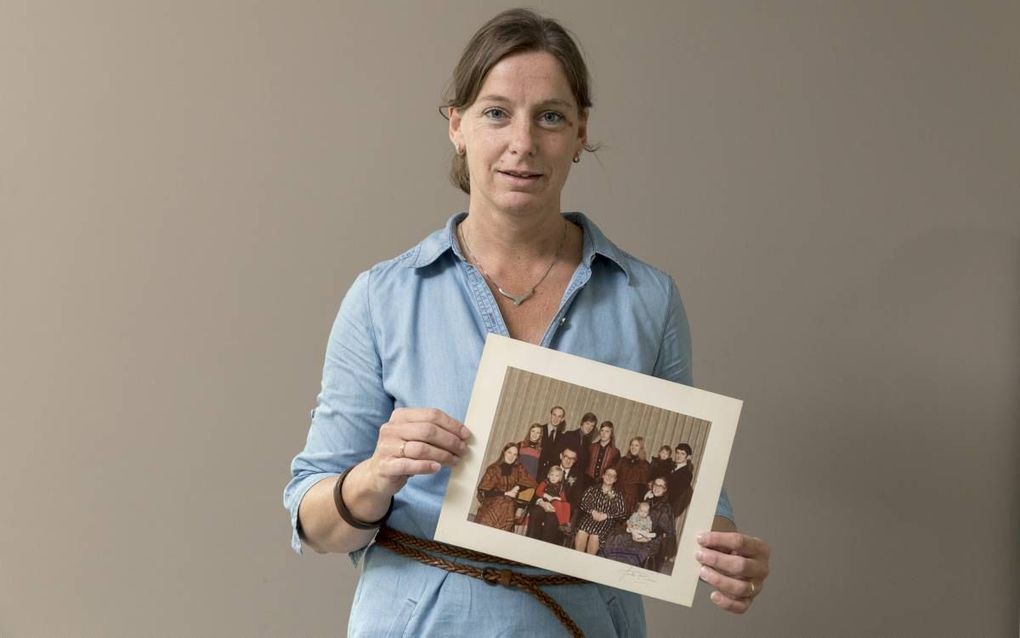 Annelies Verkade-de Vries uit Alblasserdam werd negen jaar na haar zus boven haar geboren. „Mijn man is ook een nakomer. Ik kan er goed met hem over praten.” beeld Sjaak Verboom