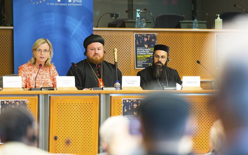 CDA-Europarlementariër Schreijer-Pierik, aartsbisschop Nicodemus en priester Khazaal. beeld Martin Lahousse