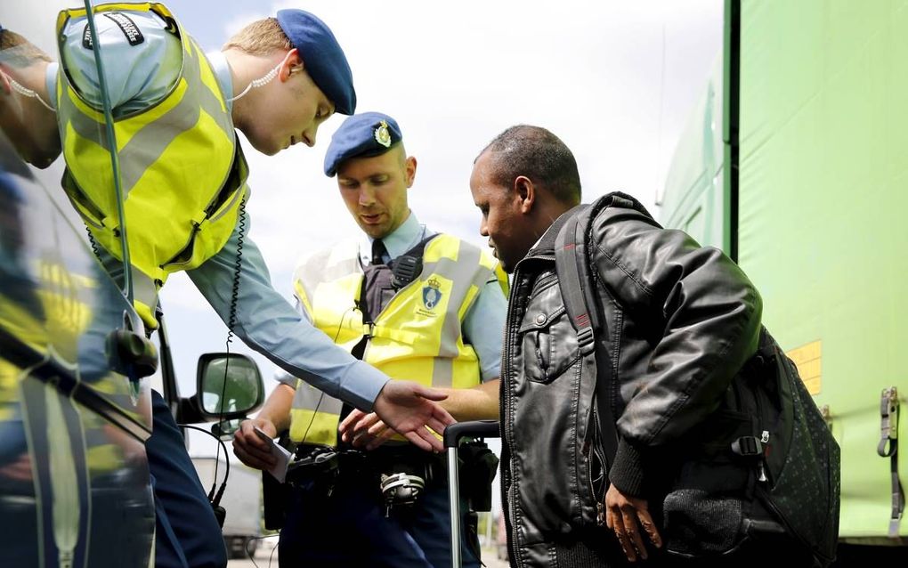 „Het kan niet zo zijn dat mensen puur op grond van hun huidskleur worden aangehouden”, zegt Wies Dinsbach van de Anne Frank Stichting.  beeld ANP,  Bas Czerwinski