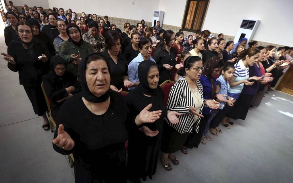 Uit Mosul gevluchte christenen hielden twee weken geleden een bijeenkomst in Arbil (Noord-Irak). beeld AFP, Safin Hamed