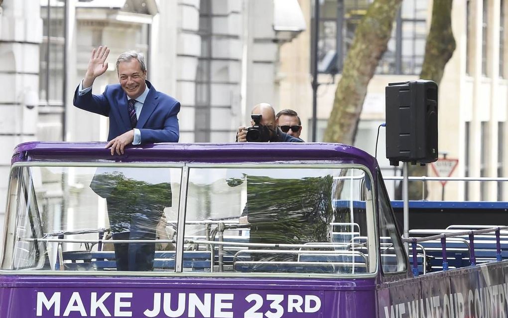 UKIP-leider Farage wil van het referendum een 'onafhankelijkheidsdag' maken. beeld EPA, FACUNDO ARRIZABALAGA