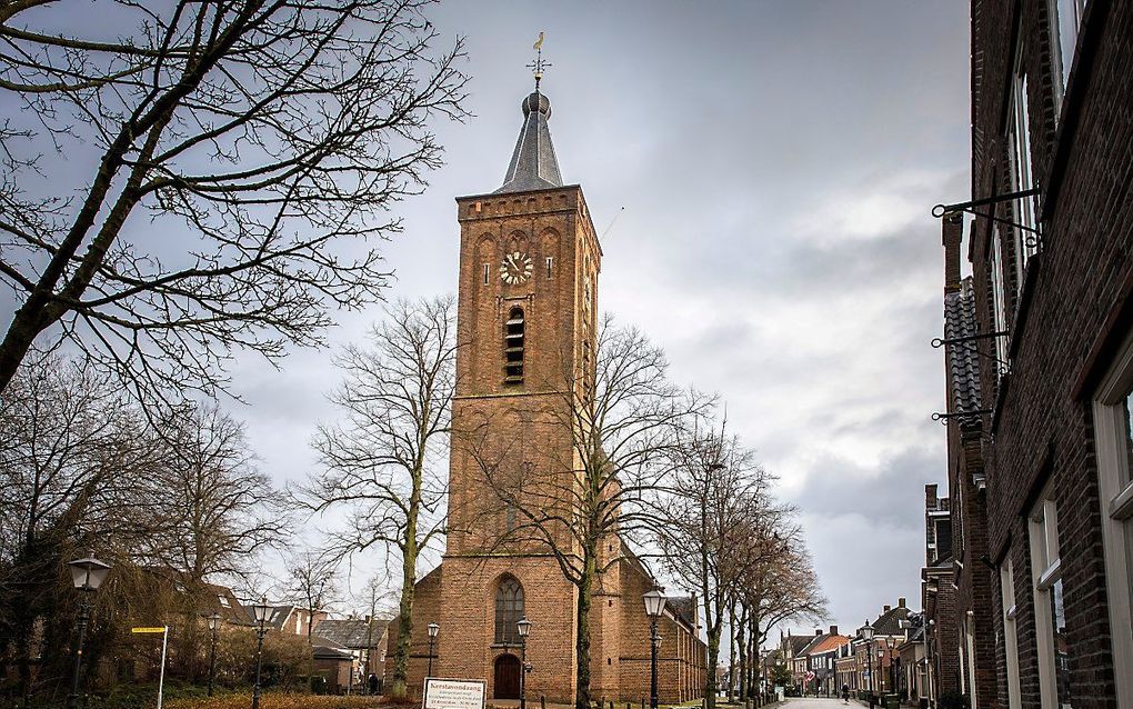 Ds. Brussaard verricht nog pastoraal werk onder ouderen in de hervormde gemeente van Scherpenzeel. Foto: Grote Kerk te Scherpenzeel. beeld RD, Henk Visscher