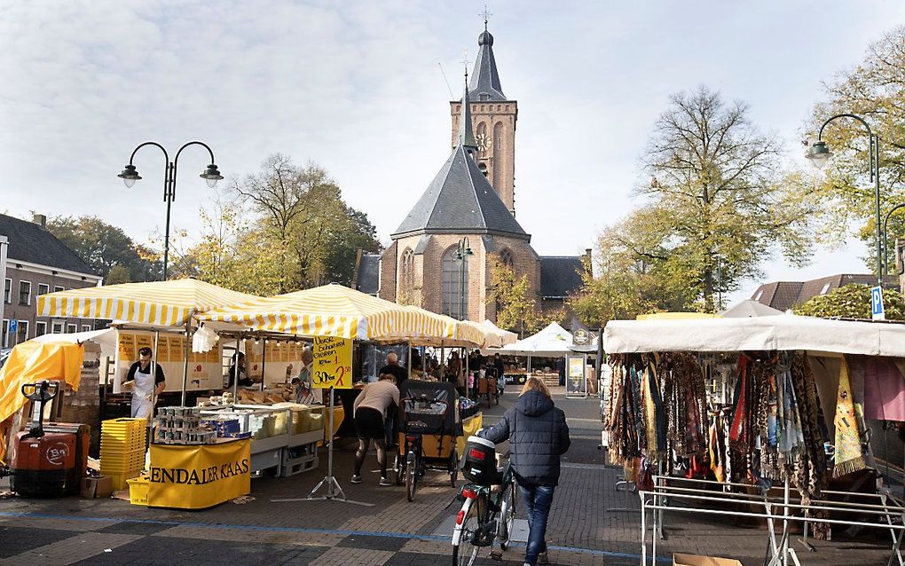 De markt in Scherpenzeel, met op de achtergrond de Dorpskerk. beeld RD, Anton Dommerholt