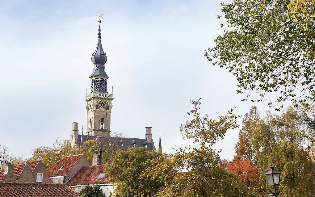 In Veeres oude raadhuis staat in steen gebeiteld: „Gehoorsaamheyt Gods en den Overheyt weert der Menschen Ongeluk.” beeld RD, Anton Dommerholt