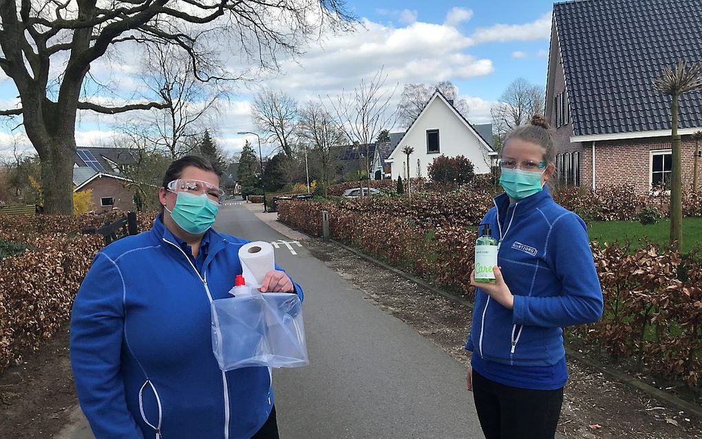 Corrine Kroese (l.) en Gera Stufken van Buurtzorg Nederland. beeld RD