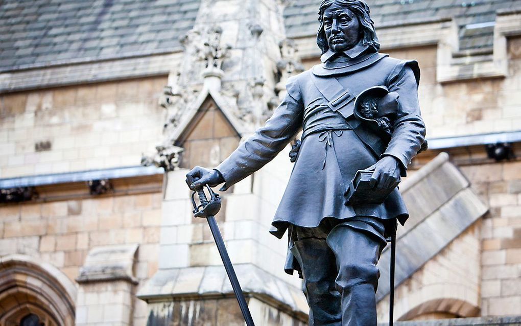 Standbeeld van Oliver Cromwell bij het parlement in Londen. beeld iStock