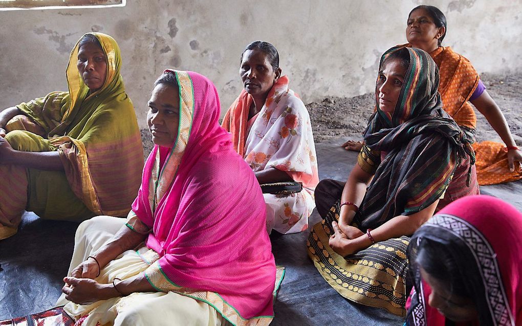 Vrouwen tijdens een kerkdienst in India. beeld Jaco Klamer