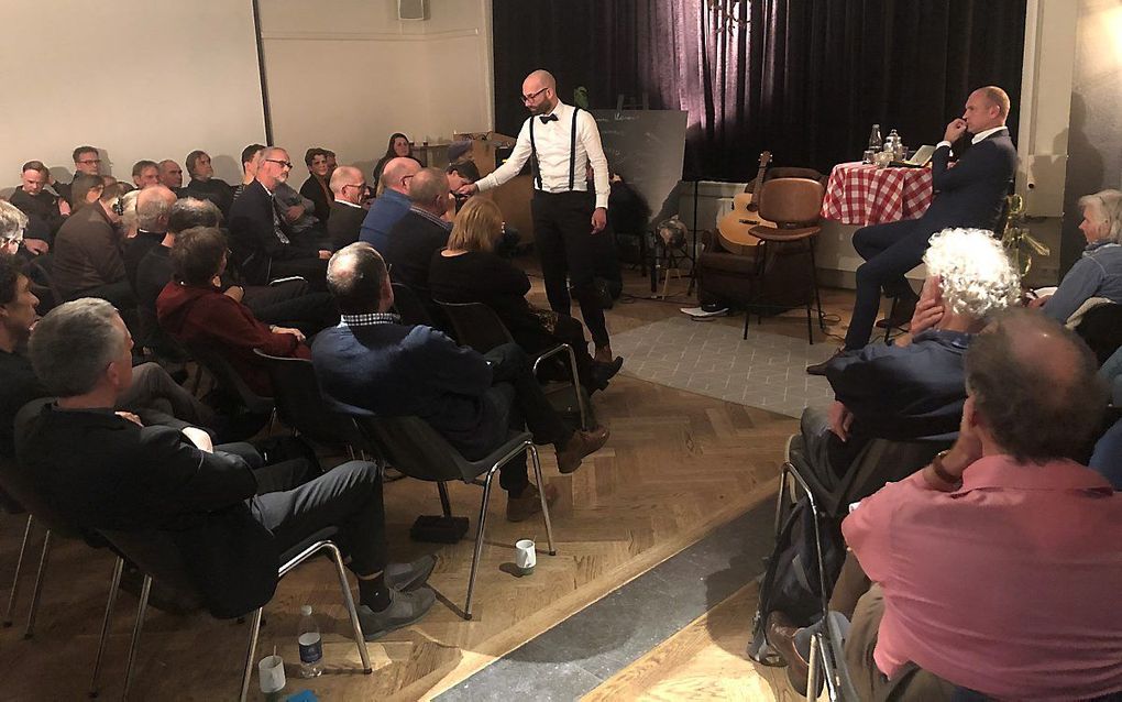 Het Wetenschappelijk Instituut van de CU hield vrijdagavond in Utrecht een huiskamergesprek. beeld RD