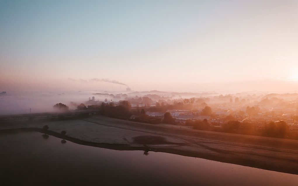 Smog door ozon kan leiden tot (een toename van) luchtwegklachten, zoals hoesten en kortademigheid, verergering van astmaklachten en afname van de longfunctie. Beeld Unsplash