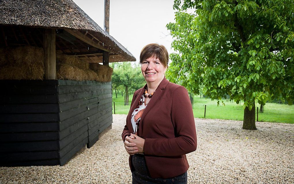 Enny de Bruijn wint Prof. Van Winterprijs met ”De hoeve en het hart”