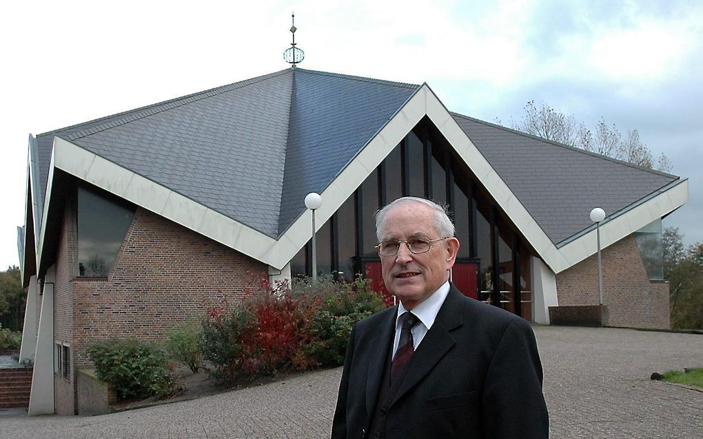 Ds W Roos Kerktijden Ds. P. Roos (CGK) in Harderwijk ter aarde besteld
