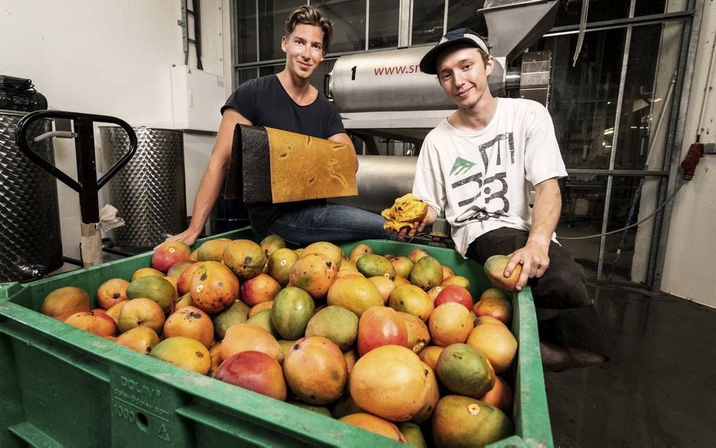 Rotterdammers maken alternatief leer van fruit