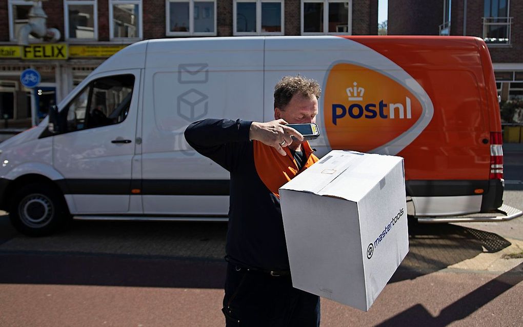 Pakketbezorgers Slepen PostNL Voor De Rechter Om Coronadrukte