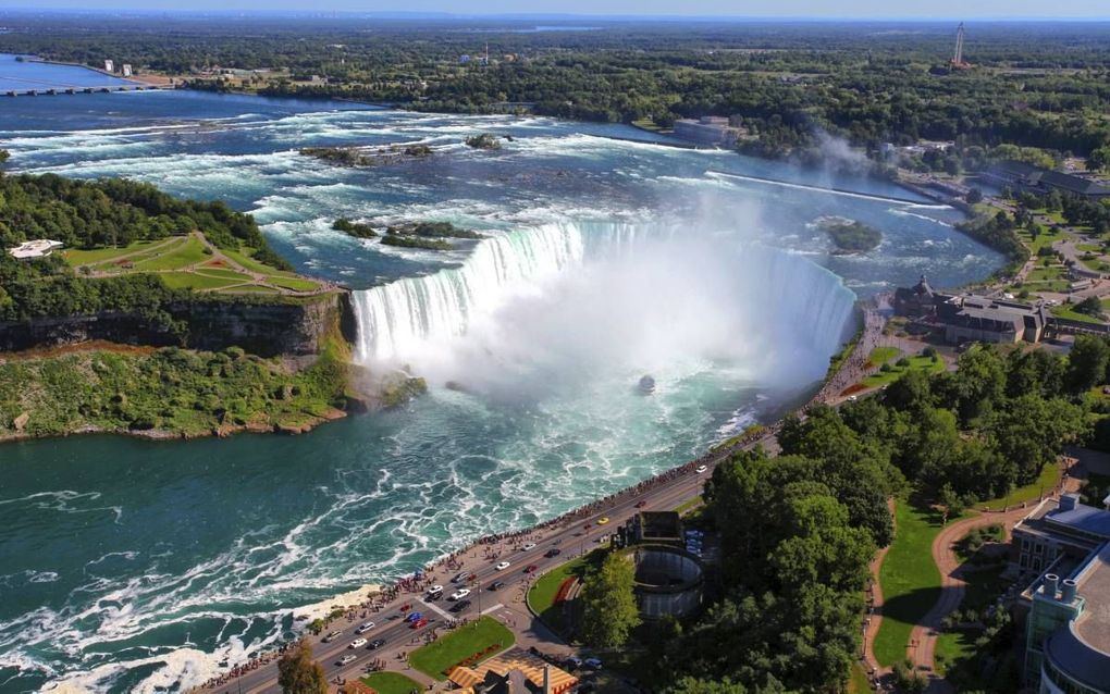 „De natuur is het impliciete, indirecte woord van God. We kunnen er bijvoorbeeld uit afleiden dat er een God is en dat Hij oneindig groot en machtig is.” Foto: Niagara-watervallen, op de grens tussen de VS en Canada. beeld iStock