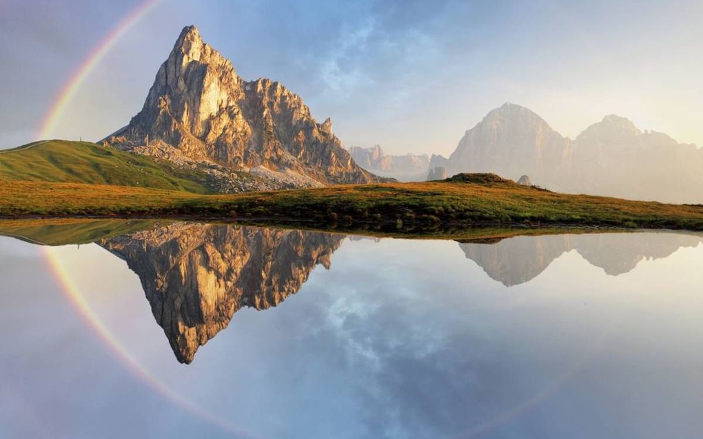„Alleen in de weg van zondeval en verlossing zullen de hemel en de aarde zich na hun herschepping verheffen boven de eerste hemel en aarde.” beeld iStock