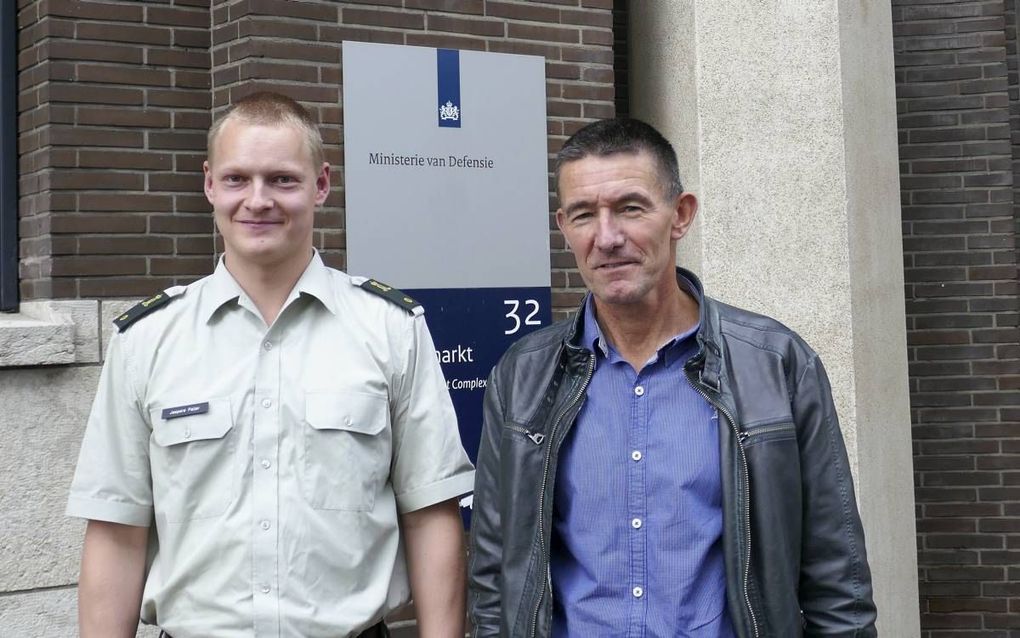 Lenard Jaspers Faijer (l) en Willem Hoogenraad zijn betrokken bij een gebedsgroep op het ministerie van Defensie. In Nederland bevinden zich ongeveer twintig van dergelijke gebedsgroepen.  beeld RD