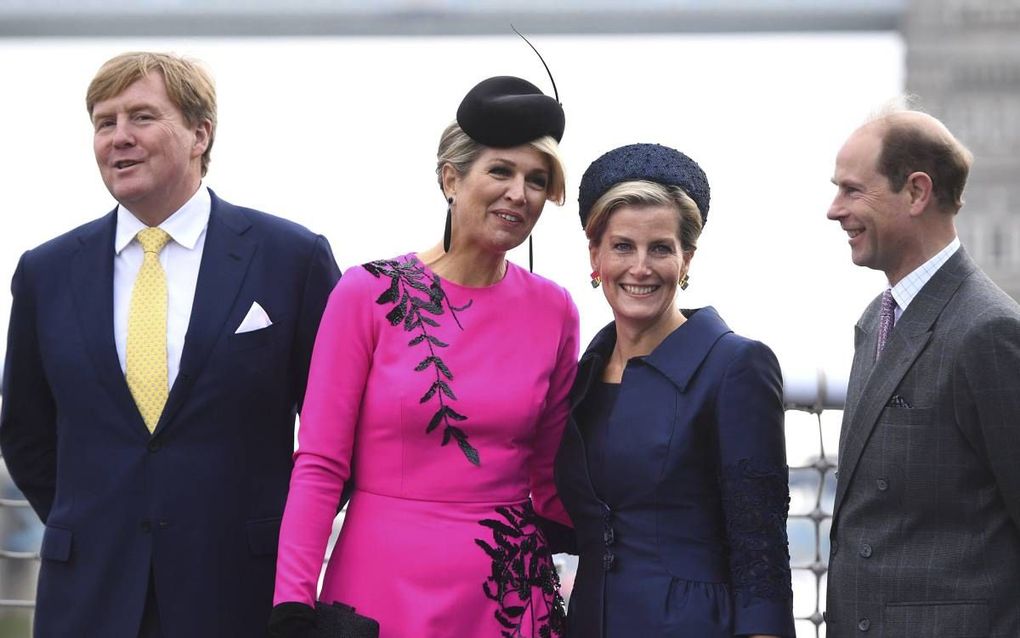 Bescheiden Benjamin Viert 55e Verjaardag