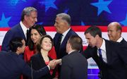 De eerste tien Democratische kandidaten gingen woensdagavond met elkaar in debat in Miami. beeld AFP