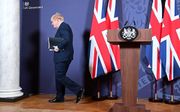 De Britse premier Boris Johnson na zijn persconferentie. beeld AFP, Paul Grover