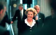 Koningin Beatrix met achter haar Van Mierlo. beeld ANP