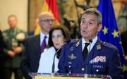 De Spaanse generaal Miguel Angel Villarroya most aftreden omdat hij voor zijn beurt een coronaintenting bij zichzelf liet indienen.  beeld EPA, Fernando Alvarado