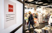Winkelen op afspraak bij een filiaal van HEMA in Amsterdam. beeld ANP, Remko de Waal