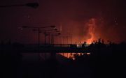 Een natuurbrand bij een snelweg in de buurt van Athene, Griekenland. beeld AFP, Louisa Gouliamaki