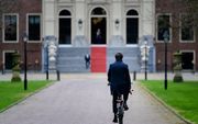 Premier Rutte op de fiets onderweg naar de koning, januari 2021. beeld ANP, Bart Maat