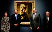 Koning Willem-Alexander en de Spaanse koning Felipe bij De Vaandeldrager in het Rijksmuseum, in 2019. beeld ANP, Robin van Lonkhuijsen