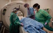 Een patiënt ondergaat een CT-scan in een Japans ziekenhuis. beeld AFP, Yasuyoshi Chiba
