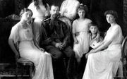 De laatste tsaar van Rusland, Nicholaas II, werd met zijn gezin (foto) geëxecuteerd. De Russische president Poetin ziet hem als een zwakkeling. Poetin ziet zichzelf in de lijn van de sterke Russische tsaren staan.  beeld Wikimedia