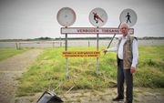 Oud-vipcoördinator Leen Pronk op voormalig Marine Vliegkamp Valkenburg. beeld Gerard ten Voorde