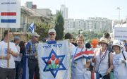 JERUZALEM. Christenen tijdens de mars door Jeruzalem tijdens het Loofhuttenfeest. beeld Alfred Muller
