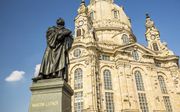 Standbeeld van de reformator Maarten Luther voor de Frauenkirche in de Duitse stad Dresden. beeld iStock