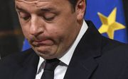 ROME. Een teleurgestelde Italiaanse premier Renzi kondigde vanochtend zijn aftreden aan, vanwege de nederlaag in het referendum van gisteren.  beeld  EPA, Alessandro Di Meo